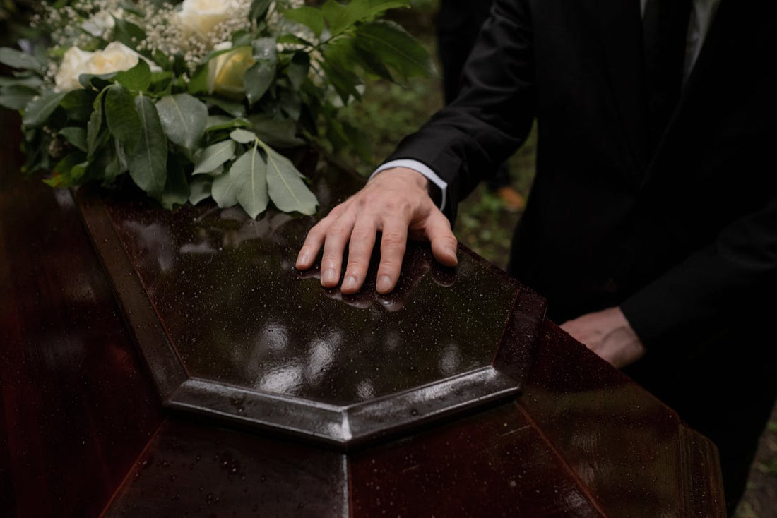 What Is The Difference Between Coffin And Casket
