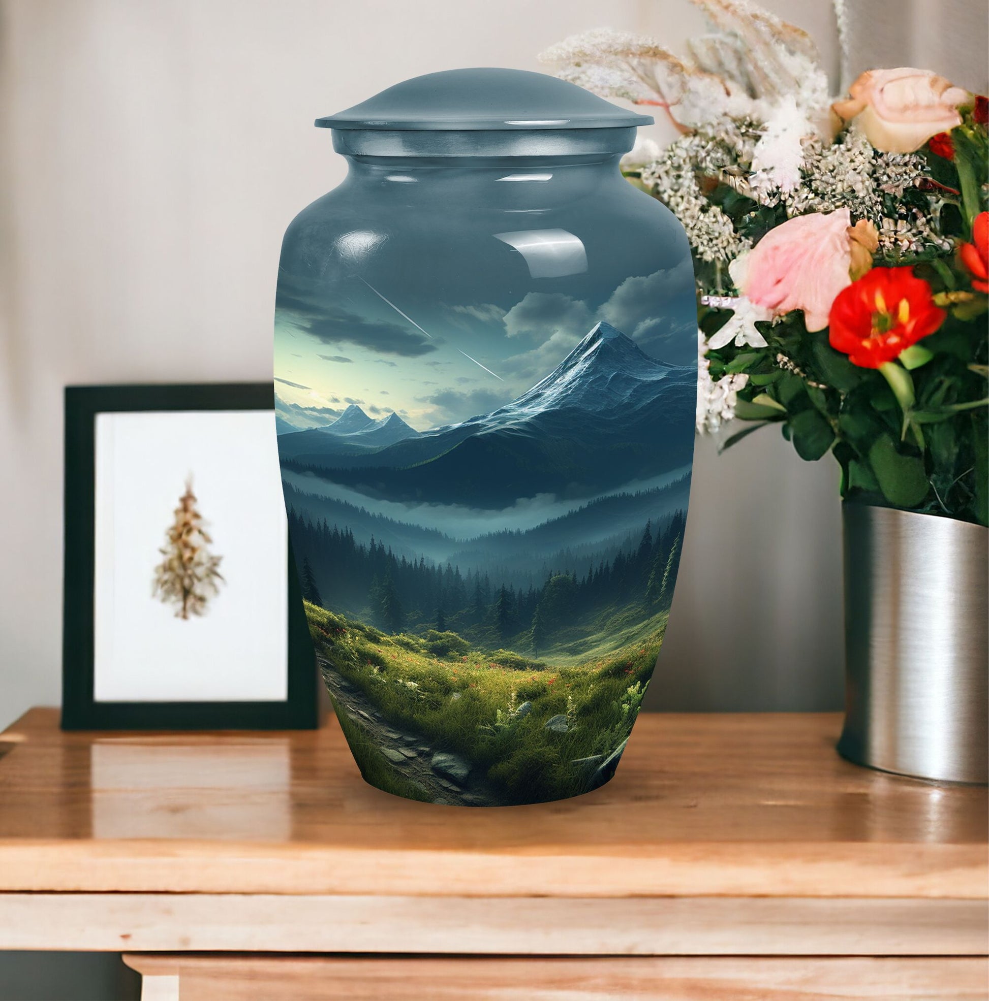 Small Mountains Urn, an elegant cremation keepsake for storing ashes, suitable for both adult men and women.