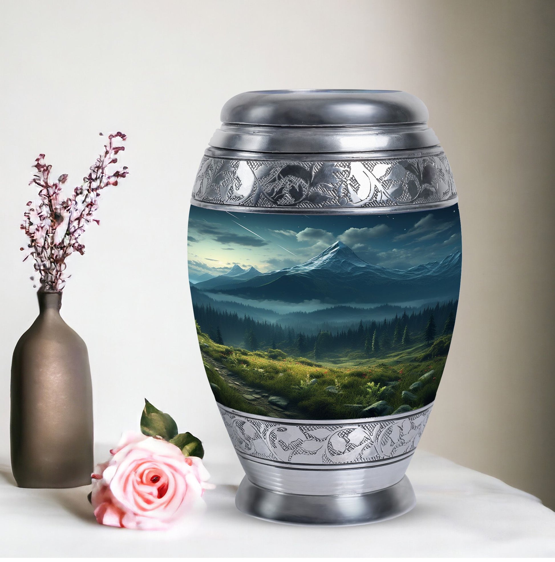 Small Mountain-themed Cremation Keepsake Urn, suitable for Ashes of Adult Male or Mom