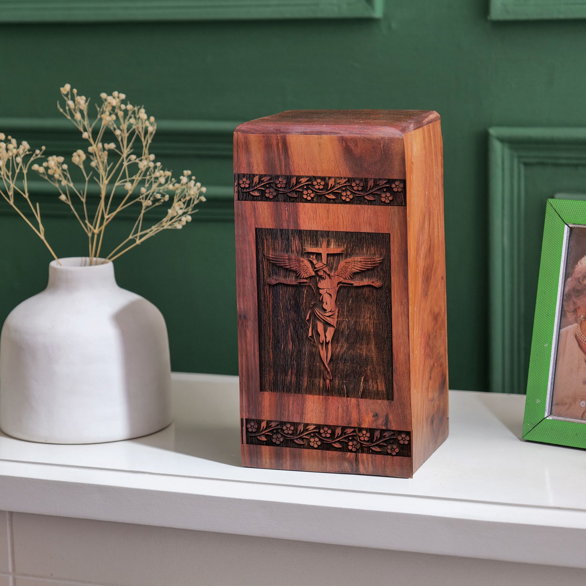 Wooden Jesus urn, ideal for funeral decorations, suitable for adults and women, used for burial of human ashes